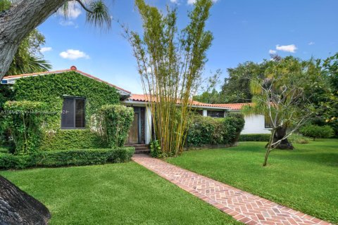 House in Miami, Florida 5 bedrooms, 354.33 sq.m. № 1825822 - photo 10