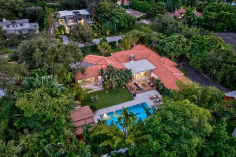 House in Miami, Florida 5 bedrooms, 354.33 sq.m. № 1825822 - photo 2