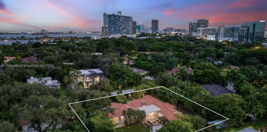 House in Miami, Florida 5 bedrooms, 354.33 sq.m. № 1825822
