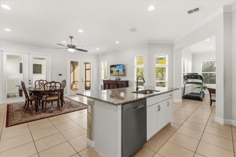 Casa en venta en Orlando, Florida, 5 dormitorios, 379.23 m2 № 2157443 - foto 13