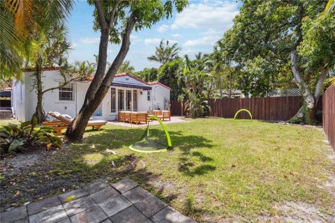 Casa en venta en Miami, Florida, 3 dormitorios, 143.16 m2 № 1670613 - foto 30