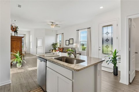 Townhouse in Dundee, Florida 3 bedrooms, 168.8 sq.m. № 1899282 - photo 8