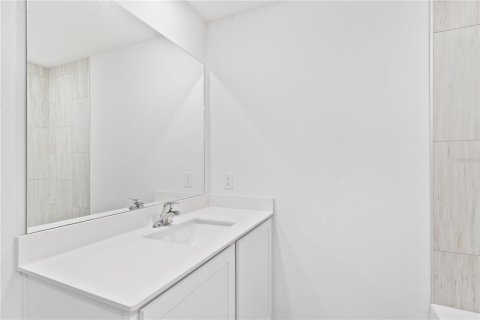 Townhouse in Dundee, Florida 3 bedrooms, 168.8 sq.m. № 1899282 - photo 27