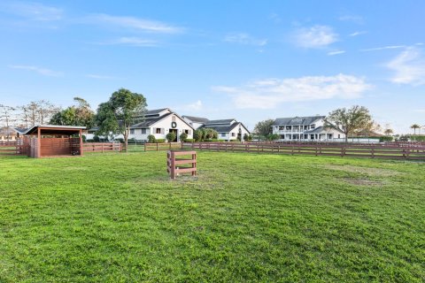 Купить виллу или дом в Веллингтон, Флорида 5 спален, 510.87м2, № 991909 - фото 1