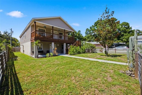 House in Saint Petersburg, Florida 4 bedrooms, 156.08 sq.m. № 2238006 - photo 6