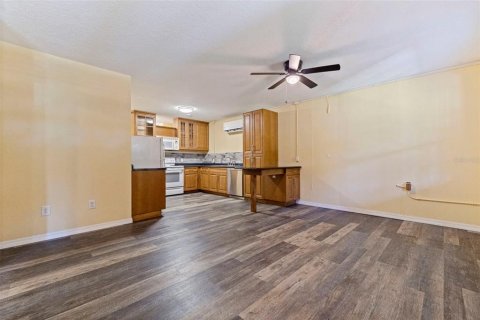 House in Saint Petersburg, Florida 4 bedrooms, 156.08 sq.m. № 2238006 - photo 24