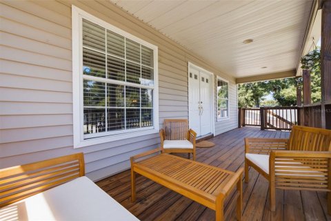 House in Saint Petersburg, Florida 4 bedrooms, 156.08 sq.m. № 2238006 - photo 8