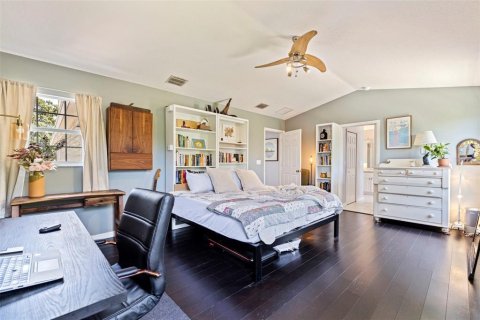 House in Saint Petersburg, Florida 4 bedrooms, 156.08 sq.m. № 2238006 - photo 4