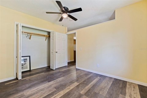 House in Saint Petersburg, Florida 4 bedrooms, 156.08 sq.m. № 2238006 - photo 27