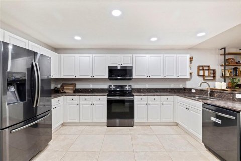 House in Saint Petersburg, Florida 4 bedrooms, 156.08 sq.m. № 2238006 - photo 16