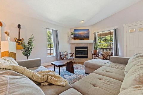 House in Saint Petersburg, Florida 4 bedrooms, 156.08 sq.m. № 2238006 - photo 10