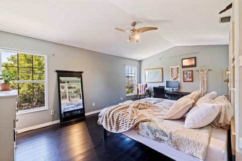 House in Saint Petersburg, Florida 4 bedrooms, 156.08 sq.m. № 2238006 - photo 19