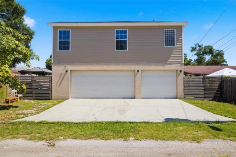 House in Saint Petersburg, Florida 4 bedrooms, 156.08 sq.m. № 2238006 - photo 5