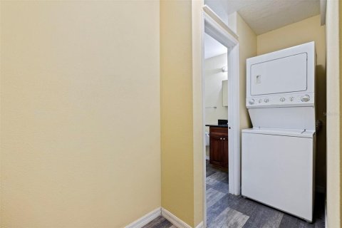 House in Saint Petersburg, Florida 4 bedrooms, 156.08 sq.m. № 2238006 - photo 28