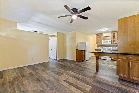 House in Saint Petersburg, Florida 4 bedrooms, 156.08 sq.m. № 2238006 - photo 23