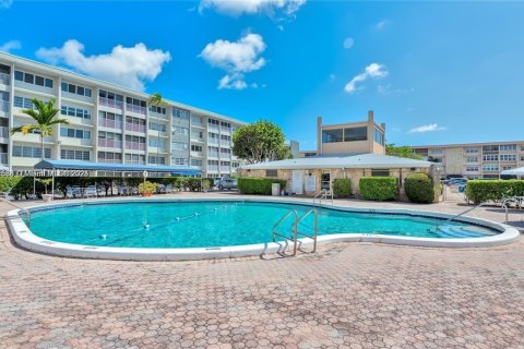 Condominio en venta en Hallandale Beach, Florida, 1 dormitorio, 71.53 m2 № 2034651 - foto 2