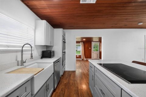 House in Zephyrhills, Florida 2 bedrooms, 80.27 sq.m. № 2279726 - photo 7