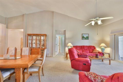 Condo in Sun City Center, Florida, 2 bedrooms  № 2098443 - photo 18