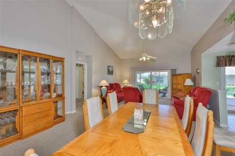 Condo in Sun City Center, Florida, 2 bedrooms  № 2098443 - photo 10
