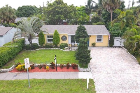 House in North Lauderdale, Florida 3 bedrooms, 91.97 sq.m. № 2017117