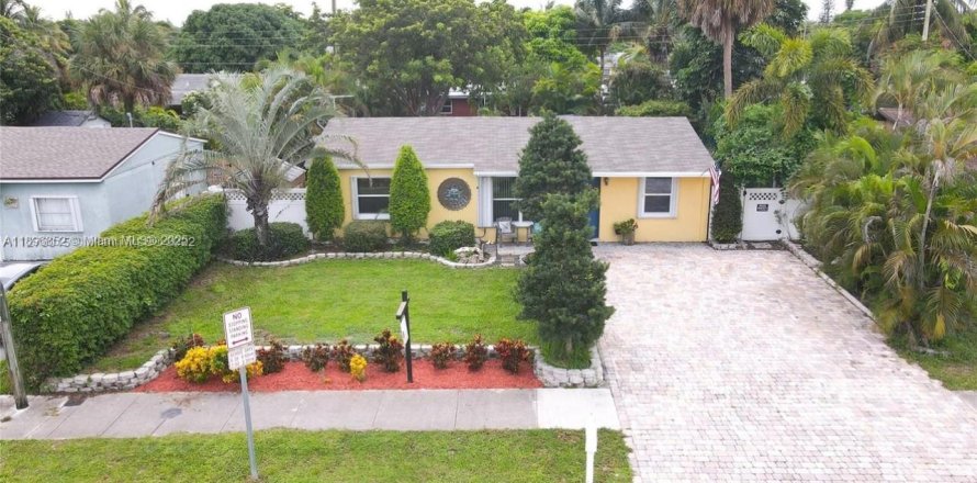 House in North Lauderdale, Florida 3 bedrooms, 91.97 sq.m. № 2017117