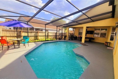 House in Davenport, Florida 5 bedrooms, 201.23 sq.m. № 2122629 - photo 2