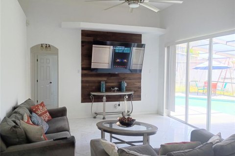 House in Davenport, Florida 5 bedrooms, 201.23 sq.m. № 2122629 - photo 9