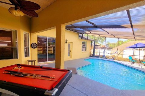 House in Davenport, Florida 5 bedrooms, 201.23 sq.m. № 2122629 - photo 3