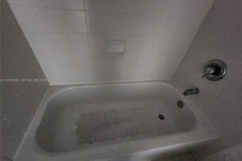 Townhouse in Cutler Bay, Florida 3 bedrooms, 94.57 sq.m. № 1993255 - photo 20