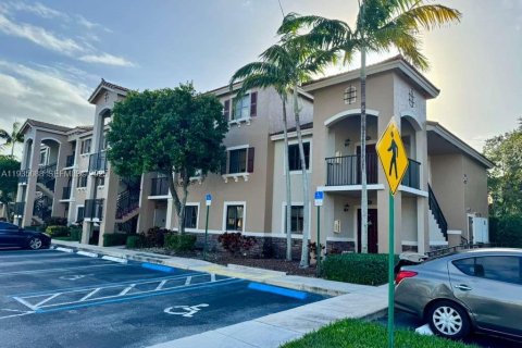 Townhouse in Cutler Bay, Florida 3 bedrooms, 94.57 sq.m. № 1993255 - photo 2