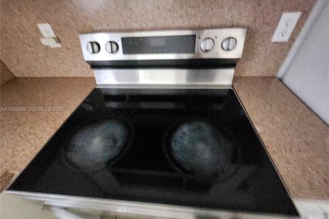 Townhouse in Cutler Bay, Florida 3 bedrooms, 94.57 sq.m. № 1993255 - photo 12