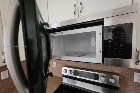 Townhouse in Cutler Bay, Florida 3 bedrooms, 94.57 sq.m. № 1993255 - photo 13