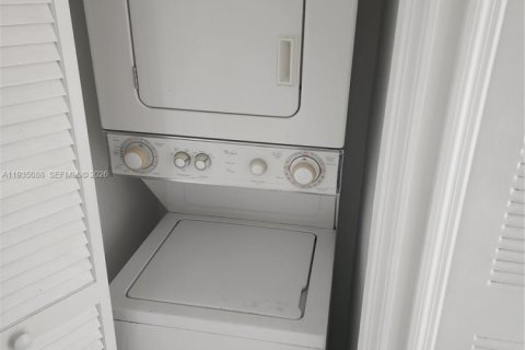 Townhouse in Cutler Bay, Florida 3 bedrooms, 94.57 sq.m. № 1993255 - photo 27