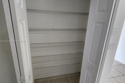 Townhouse in Cutler Bay, Florida 3 bedrooms, 94.57 sq.m. № 1993255 - photo 24