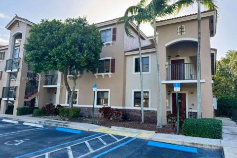 Townhouse in Cutler Bay, Florida 3 bedrooms, 94.57 sq.m. № 1993255