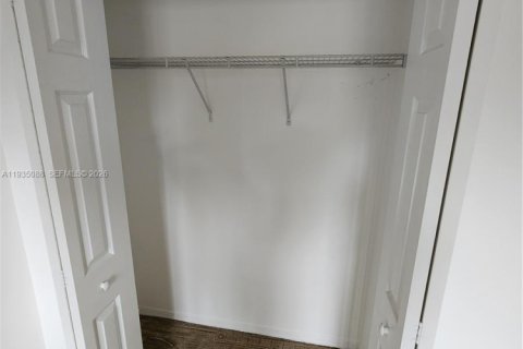 Townhouse in Cutler Bay, Florida 3 bedrooms, 94.57 sq.m. № 1993255 - photo 23