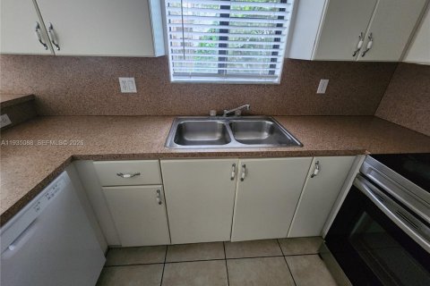 Townhouse in Cutler Bay, Florida 3 bedrooms, 94.57 sq.m. № 1993255 - photo 8