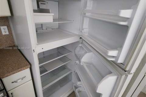 Townhouse in Cutler Bay, Florida 3 bedrooms, 94.57 sq.m. № 1993255 - photo 11