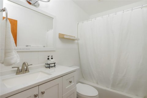 Propiedad comercial en venta en St. Lucie, Florida, 228.91 m2 № 1934975 - foto 14