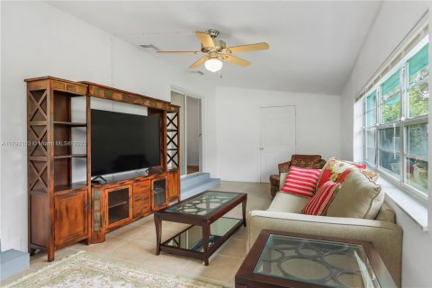 Propiedad comercial en venta en St. Lucie, Florida, 228.91 m2 № 1934975 - foto 19