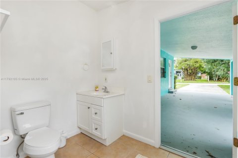Propiedad comercial en venta en St. Lucie, Florida, 228.91 m2 № 1934975 - foto 17