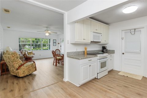 Propiedad comercial en venta en St. Lucie, Florida, 228.91 m2 № 1934975 - foto 12