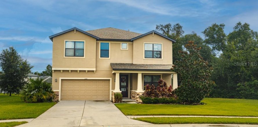 Casa en Land O' Lakes, Florida 5 dormitorios, 305 m2 № 1911598