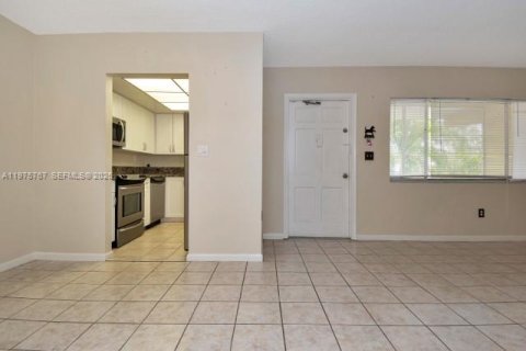Condo in Fort Lauderdale, Florida, 1 bedroom  № 2040061 - photo 9