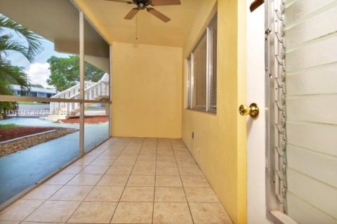 Condo in Fort Lauderdale, Florida, 1 bedroom  № 2040061 - photo 4