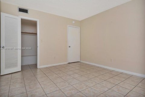 Condo in Fort Lauderdale, Florida, 1 bedroom  № 2040061 - photo 15