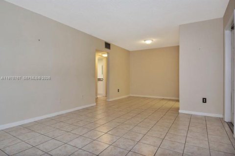 Condo in Fort Lauderdale, Florida, 1 bedroom  № 2040061 - photo 8