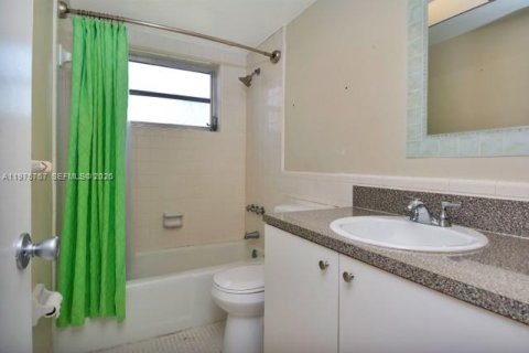 Condo in Fort Lauderdale, Florida, 1 bedroom  № 2040061 - photo 12