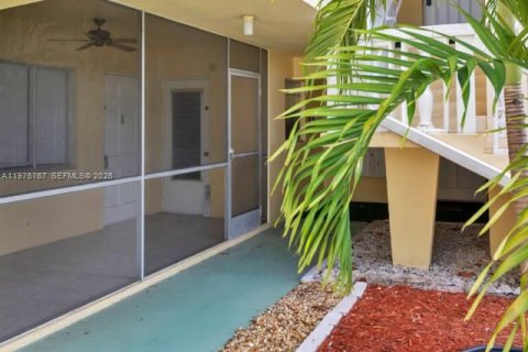 Condo in Fort Lauderdale, Florida, 1 bedroom  № 2040061 - photo 2