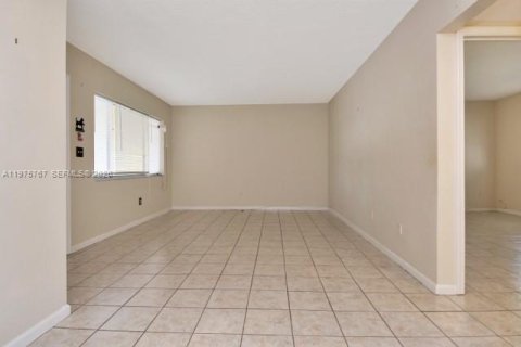Condo in Fort Lauderdale, Florida, 1 bedroom  № 2040061 - photo 5